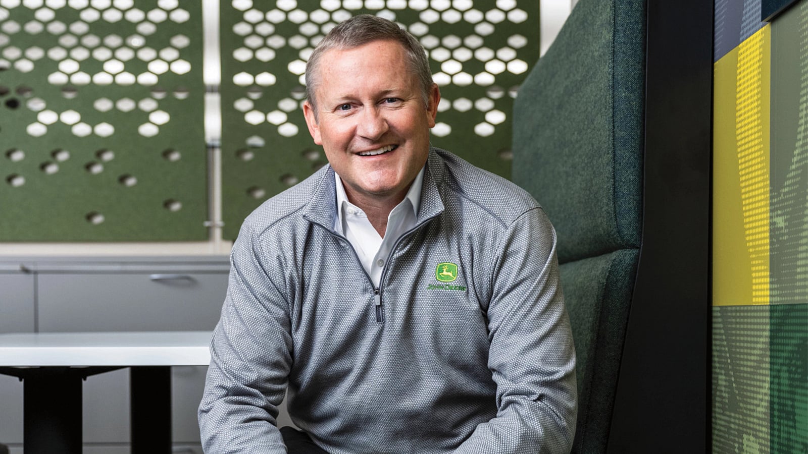 John C. May na sedežu družbe John Deere