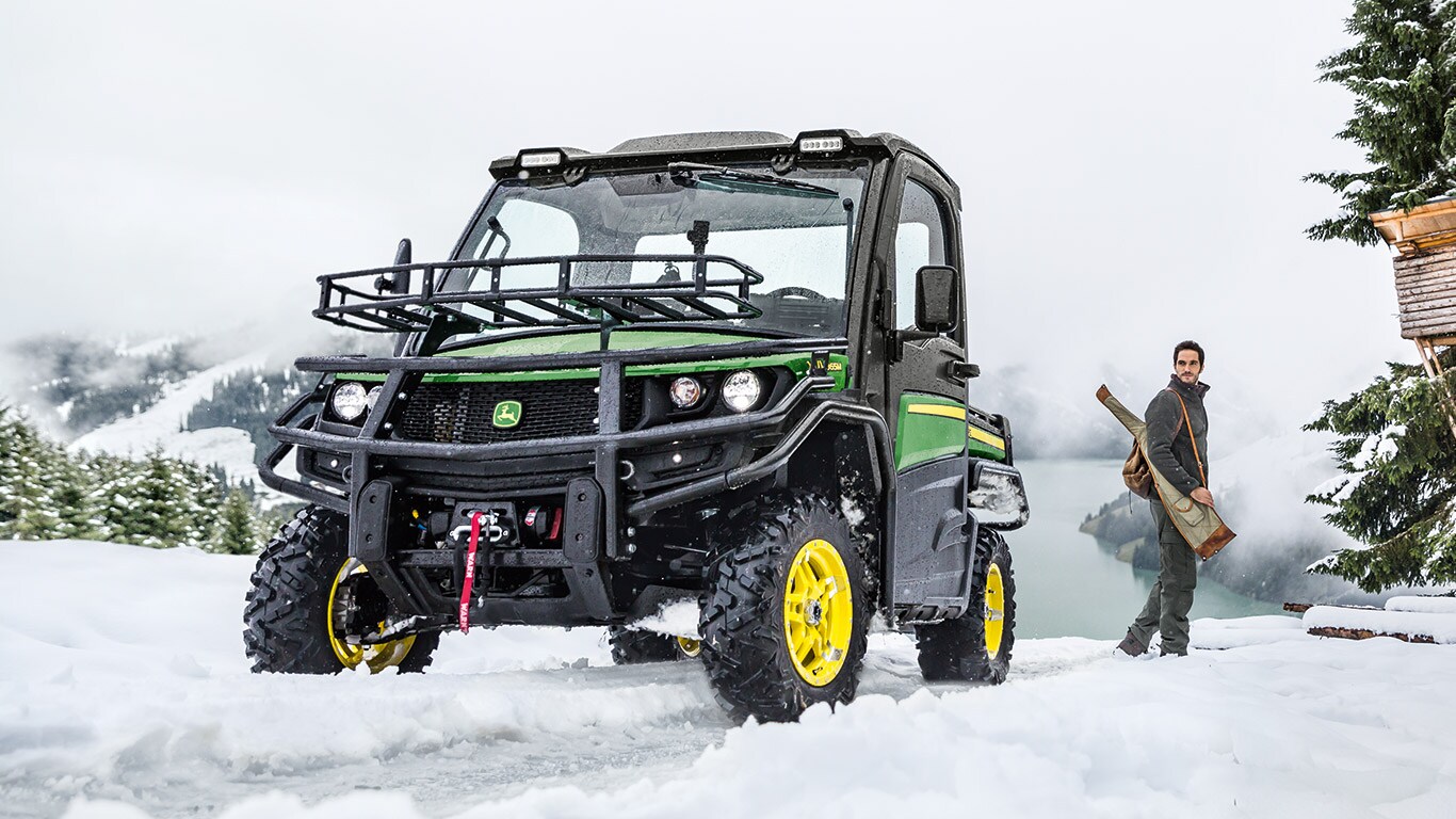 Klimatska naprava v večnamenskih vozilih Gator XUV865M in XUV835M – zimski lovec