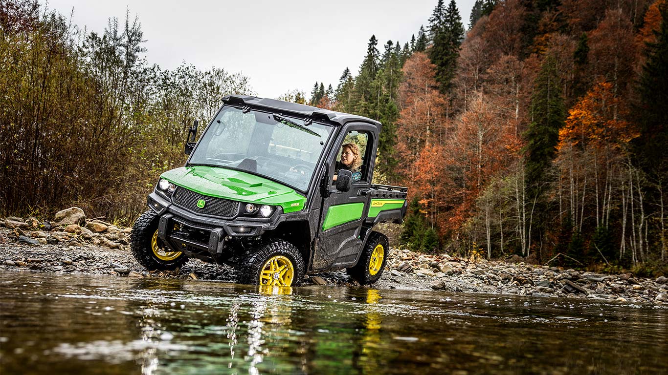 Večnamenska vozila Gator, XUV865M, popolnoma neodvisno vzmetenje