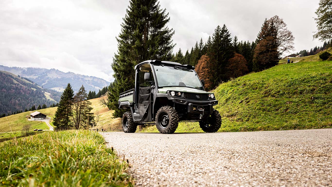Večnamenska vozila Gator, XUV865M, pripravljeni na cesto