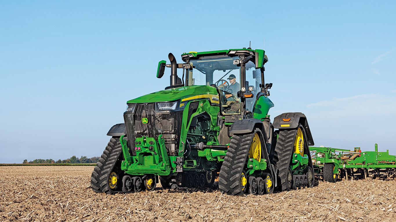 Edinstven 4-gosenični traktor 8RX