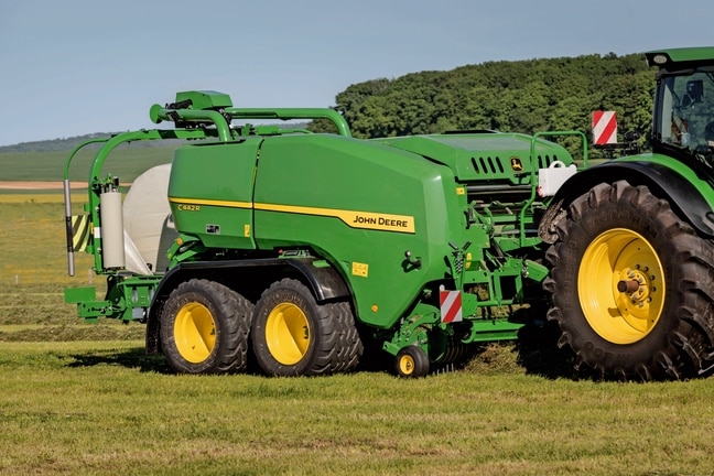 Balirka za ovijanje John Deere C442R za izdelavo bal za silažo visoke gostote